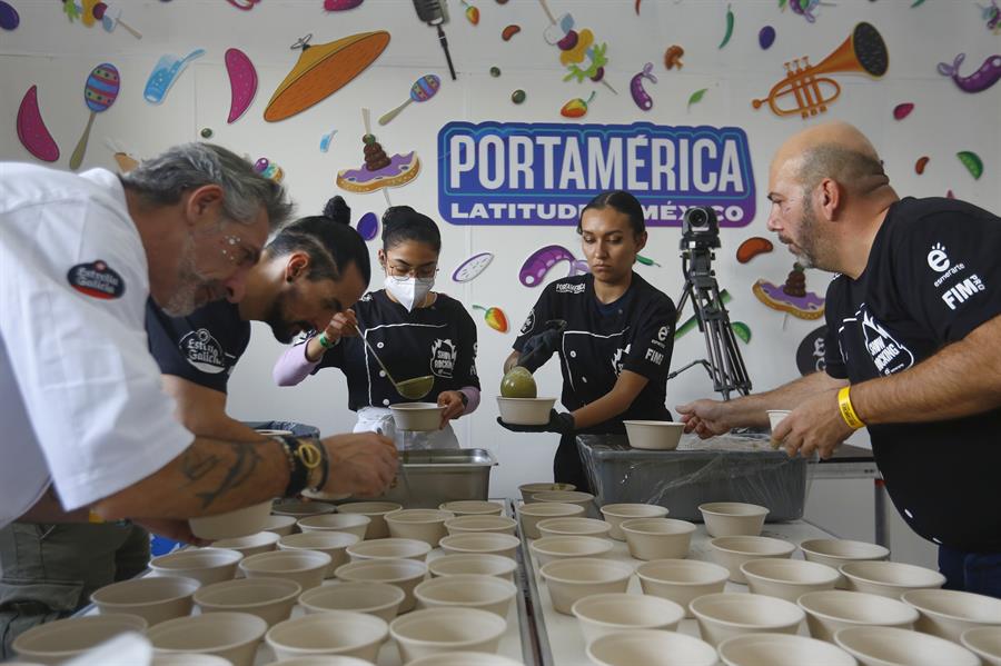 Asistentes disfrutan del festival PortAm&eacute;rica Latitudes en la ciudad de Guadalajara (1)