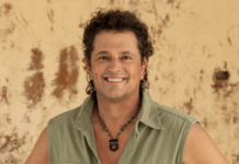 Carlos Vives publica su nuevo sencillo "Tumbando muros" El colombiano Carlos Vives publicó este viernes el sencillo "Tumbando muros", la primera canción original que se publica de la serie "El club de los graves" y que se estrenará el próximo 30 de noviembre por la plataforma Disney +, con el cantautor como protagonista.