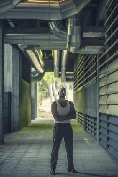 Fotograf&iacute;a cedida por el bailaor Francisco Hidalgo que muestra al citado bailaor gaditano de 37 a&ntilde;os posando en el exterior de la facultad de Ciencias de la Informaci&oacute;n de la Universidad Complutense de Madrid. 
