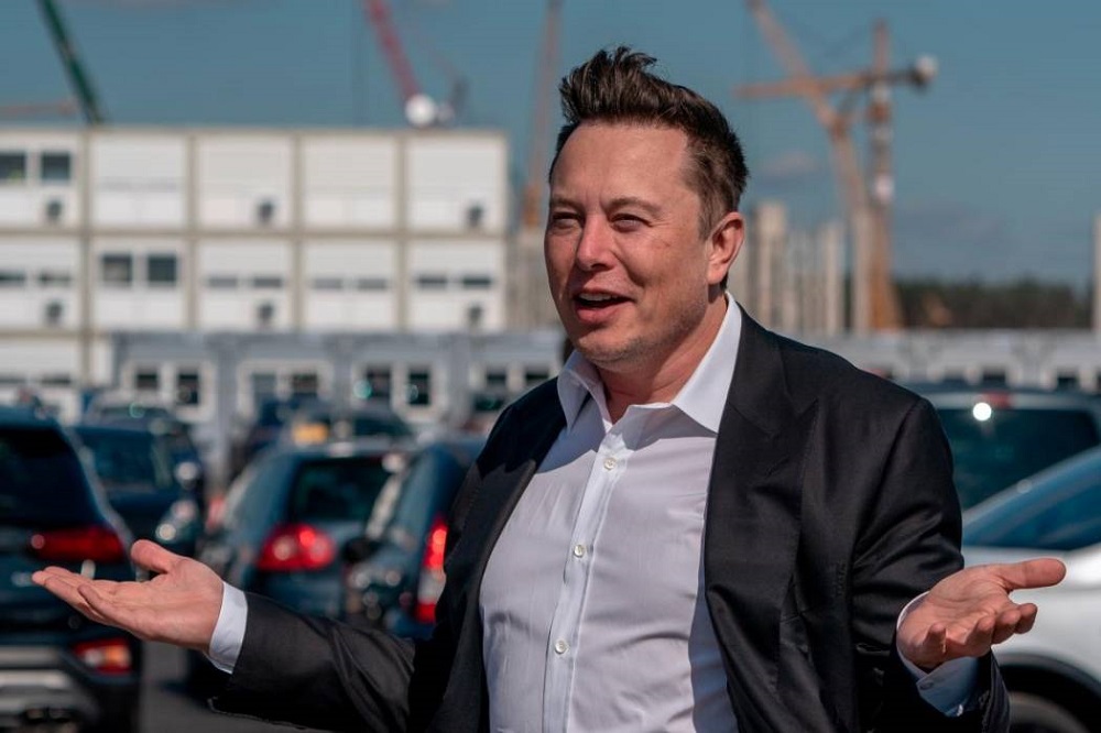 Elon Musk El nuevo propietario de Twitter, Elon Musk, ha hecho una encuesta de 24 horas que terminará este sábado para preguntar si el expresidente de EE.UU. Donald Trump (2017-2021), a quien la plataforma suspendió indefinidamente después de vincular los comentarios del político republicano con el asalto del 6 de enero de 2021 en el Capitolio, debería volver a la red social.