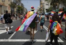 Los colectivos LGTBI y ONG pro Derechos Humanos presionan sobre el gobierno alemán para que desaconseje viajar al mundial de fútbol de Catar, un país donde sigue vigente la pena de muerte y donde la homosexualidad está prohibida.