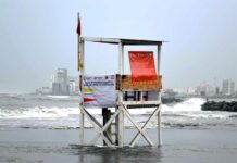 Florida recibe casi 2.000 millones de dólares en ayuda por el huracán Ian Más de un mes después del paso del huracán Ián por Florida, donde tocó tierra con vientos máximos sostenidos de 240 km/h, el Gobierno federal de EEUU ha entregado casi 2.000 millones de dólares en ayudas para este estado, de los cuales 719 millones se han destinado de forma directa a los hogares.