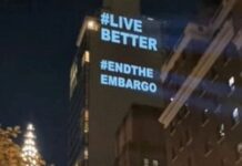 Iluminan un edificio en Nueva York con mensaje contra embargo de EE.UU. a Cuba Iluminan un edificio en Nueva York con mensaje contra embargo.