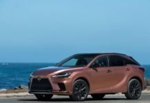 El completamente nuevo Lexus RX del 2023 logra llamar la atención desde el exterior, pero cuando lo conduces, es que adviertes la divergencia marcada con el modelo que sustituye.