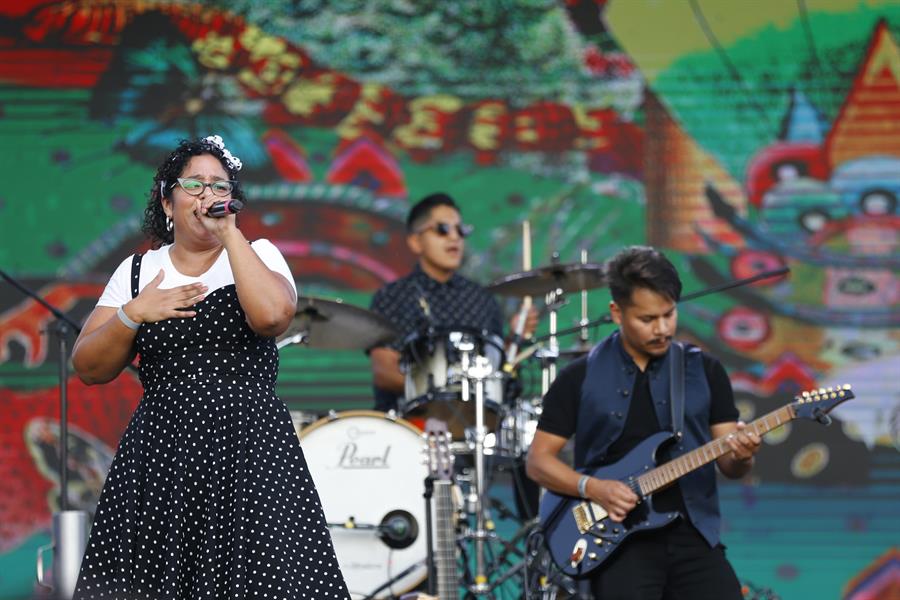 Marisol La Marisoul Hern&aacute;ndez, vocalista de la banda mexicoamericana La Santa Cecilia