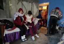 Migrantes centroamericanos buscan un albergue (1)