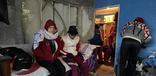 Migrantes centroamericanos buscan un albergue (1)