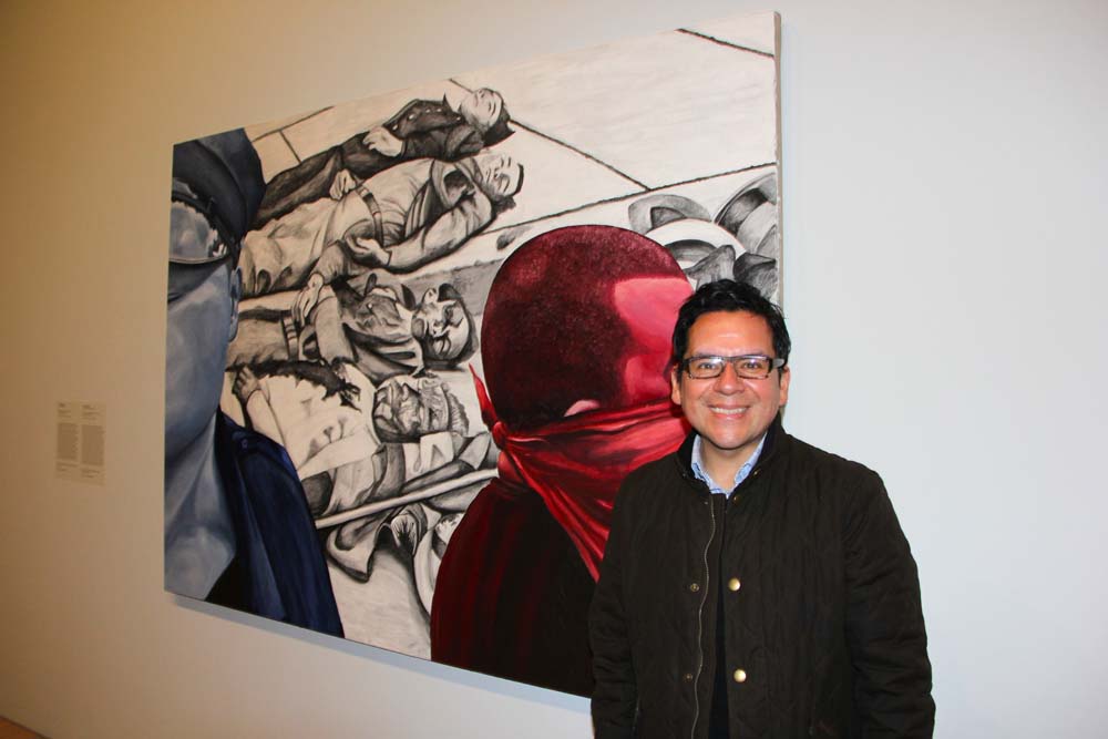 En la inauguración de la muestra sobre el impacto del huracán María en Puerto Rico, encontramos al afamado artista boliviano Dante Chumacero, curador de la Trienal de Arte Latinoamericano, quien admiraba el trabajo de óleo y grafito sobre lino, autoría de la artista Danielle de Jesús.