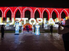 Inauguran festival de luces navideñas en la ciudad mexicana de Monterrey Personas acuden hoy a disfrutar el festival Luztopía en Monterrey (2)