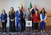 El presidente de Venezuela, Nicolás Maduro, afirmó este sábado que la reanudación del proceso de negociación en México entre su Gobierno y la oposición agrupada en la Plataforma Unitaria abre un "nuevo capítulo" para avanzar hacia la "paz y el bienestar" de los venezolanos.