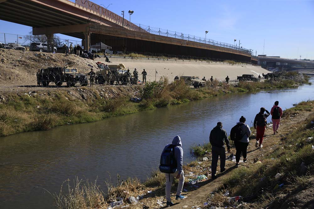 Presencia de Guardia Nacional de EEUU en la frontera intimida a migrantes La ciudad de Nueva York se enfrenta a un riesgo financiero incierto relacionado con la afluencia de solicitantes de asilo desde el verano.