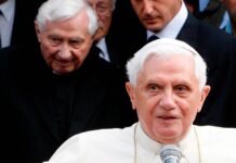 El funeral de Benedicto XVI, que falleció hoy a los 95 años, será "solemne, pero sobrio", como ha sido su expreso deseo, aunque quedan muchas dudas que este sábado no fueron aclaradas, cómo saber si se invitarán a los Jefes de Estado o el lugar en el que el papa emérito será enterrado.