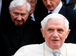El funeral de Benedicto XVI "solemne, pero sobrio" y rodeado de incertidumbre El funeral de Benedicto XVI, que falleció hoy a los 95 años, será "solemne, pero sobrio", como ha sido su expreso deseo, aunque quedan muchas dudas que este sábado no fueron aclaradas, cómo saber si se invitarán a los Jefes de Estado o el lugar en el que el papa emérito será enterrado.