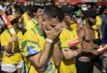 Brasil llora la eliminación de la canarinha La eliminación de la selección brasileña del Mundial de Fútbol de Qatar dejó al país vestido de fiesta y con el ojo aguado.