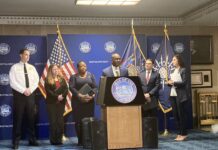 Ciudad de Buffalo demanda a fabricantes y distribuidores de armas de fuego Byron Brown