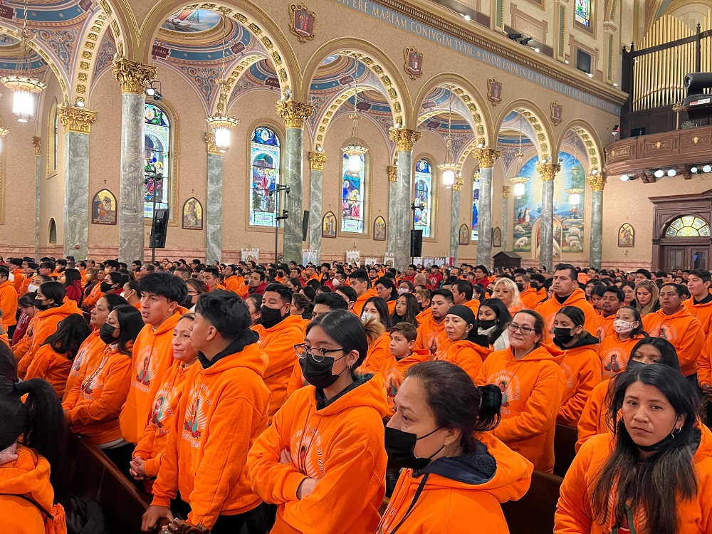 Catholics_in_pews.