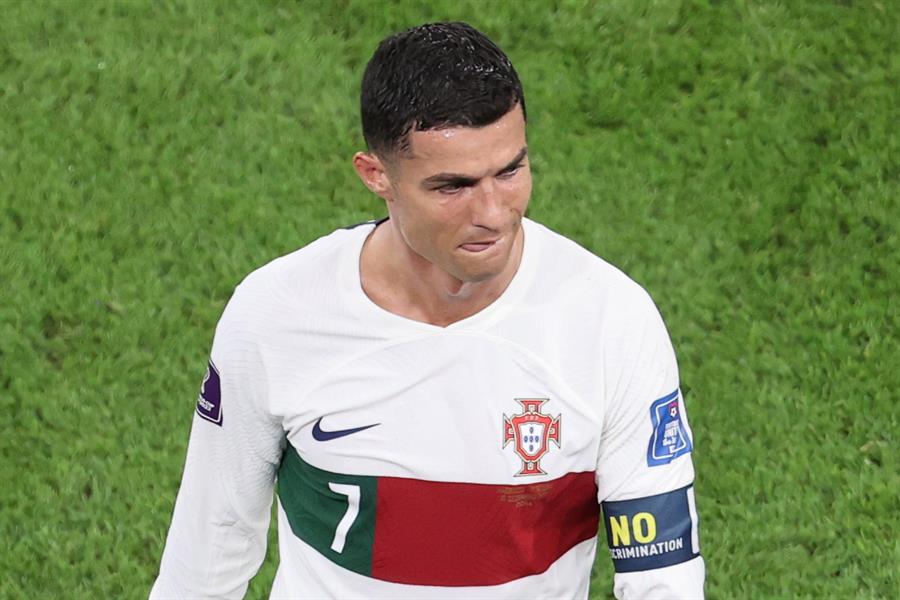 Cristiano Ronaldo Cristiano Ronaldo, que comenzó el partido ante Marruecos en el banquillo, salió en el segundo periodo y pudo igualar el récord de encuentros internacionales con la selección que tenía con 196 el kuwaití Bader Al-Mutawa.