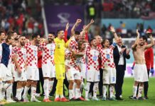 Croacia venció este sábado a Marruecos (2-1) gracias a los goles de Josko Gvardiol en el minuto 7 y de Mislav Orsic, que volvió a adelantar a los suyos en el 42 tras el empate de Achraf Dari en el 9, y logró así su segundo bronce en un Mundial, tras el que consiguió en su estreno en esta competición, en Francia 1998. Marruecos, la revelación de Qatar 2022, se despide con una cuarta posición que es su mejor resultado en un Mundial. EFE