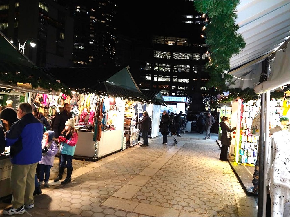 4 Durante el d&iacute;a o la noche, la ciudad de Nueva York durante la temporada navide&ntilde;a, ofrece innumerables posibilidades de diversi&oacute;n para compartir en familia, conociendo y disfrutando de la diversidad cultural que la caracteriza.
