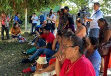 Supremo mexicano aplaza posible libertad para 3 reos con sentencia de 50 años Familiares y amigos de tres hombres en reclusión observan una sesión de la Suprema Corte de Justicia de la Nación