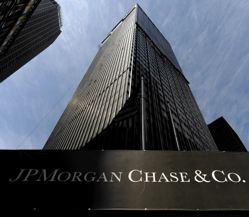 JPMorgan Chase El banco estadounidense J.P. Morgan Chase anunció este viernes una donación de más de 7,45 millones de dólares para dos ONG enfocadas en las viviendas a precio asequible en el condado de Miami-Dade (Florida), que actualmente sufre una crisis de acceso a este tipo de viviendas.