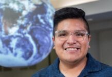 Meteorólogo busca hacer accesible para latinos en EE.UU. información crítica Joseph Trujillo1