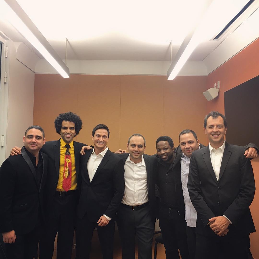 Keisel Jimenez ha tocado en algunas de las locaciones más importantes del mundo, incluyendo Carnegie Hall.