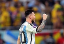 El destello de Messi, el esfuerzo de Julián y la salvada del 'Dibu' Argentina se clasificó para los cuartos de final tras llevarse un triunfo ante Australia al final más complicado de lo que podía preverse gracias a la magia de Leo Messi en su partido mil, el esfuerzo infatigable de Julián Álvarez y las salvadas de Lisandro Martínez y sobre todo al final del 'Dibu' Martínez.