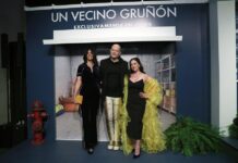 La productora Renée Wolfe (i), el director alemán Marc Forster (c) y la actriz mexicana Mariana Treviño