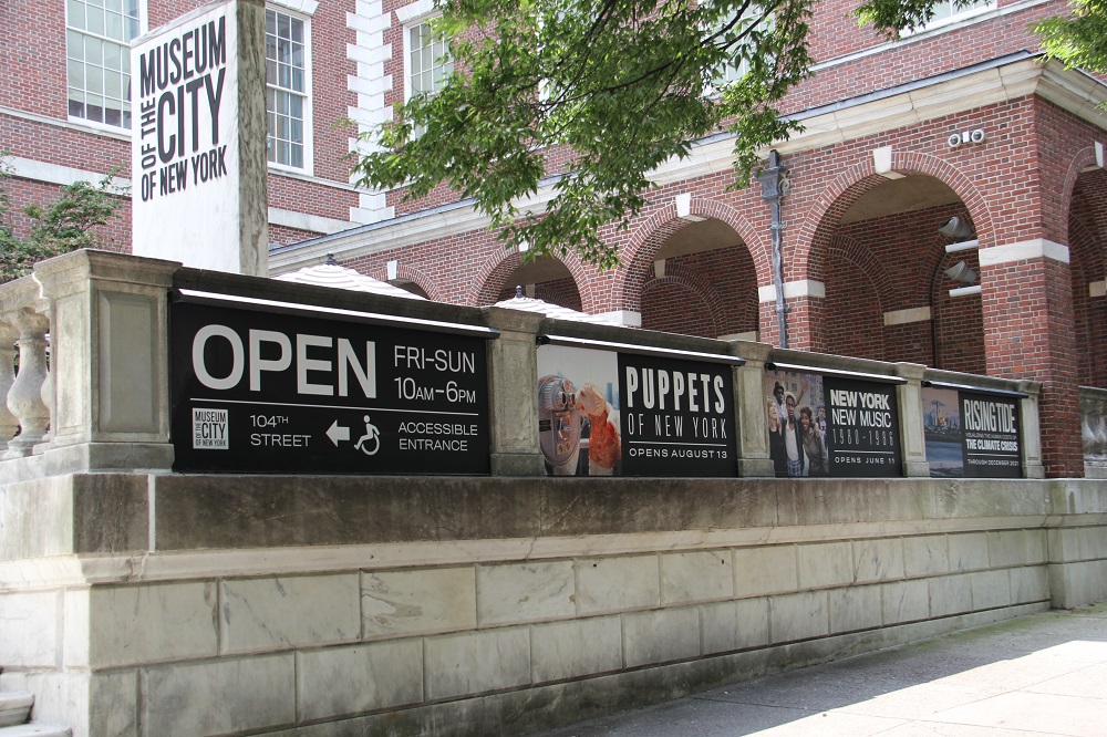 Los museos son una fabulosa opci&oacute;n para disfrutar la riqueza cultural de Nueva York cuando las temperaturas est&aacute;n muy bajas y tienen tiendas con recuerdos y souvenirs para regalos unicos que adem&aacute;s ayudan a promover la educaci&oacute;n y la cultura