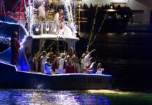 Más de una veintena de embarcaciones del San Juan Christmas Boat Parade desfilaron ante cientos de personas (4)