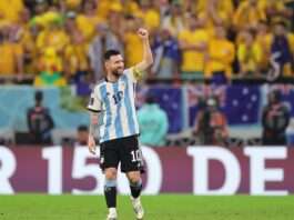 Leo Messi acabó con el sopor en el estadio Ahmed Bin Ali para adelantar a Argentina ante Australia en el primer tiempo del segundo encuentro de octavos de final del Mundial de Qatar 2022.
