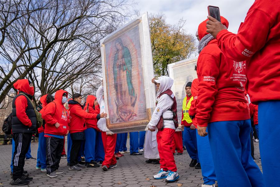 Mexicanos de Nueva York veneran a la Virgen de Guadalupe (4) Mexicanos de Nueva York veneran a la Virgen de Guadalupe (4)