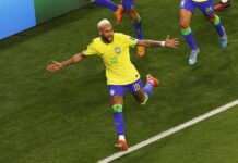 En Brasil creen que a Neymar le faltan 18 goles para llegar al récord de Pelé Neymar anotó este viernes su gol 77 con la selección brasileña, pero en Brasil nadie celebrará el hito, no solo por la dolorosa eliminación en el Mundial de Qatar, sino porque en el país del fútbol creen que al delantero del PSG todavía le faltan 18 goles para igualar a Pelé con la Canarinha.