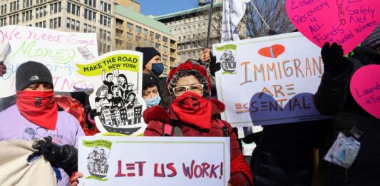 Los latinos al igual que las diversas comunidades que residen en la ciudad de Nueva York, tienen enormes desafíos por delante, luego de que la crisis provocada por la pandemia del COVID-19 golpeara con mayor énfasis a esta comunidad que ya mostraba síntomas de graves problemas de bajo crecimiento económico y desigualdad social. 