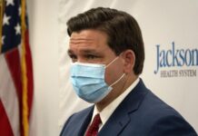 Gran jurado de Florida plantea endurecer la figura del tráfico de personas Un gran jurado creado en Florida a instancias del gobernador Ron DeSantis para investigar el impacto de la inmigración ilegal propone cambios legales en lo que se refiere al tráfico de personas ante la "ola creciente" de ese delito, según consta en documentos judiciales.