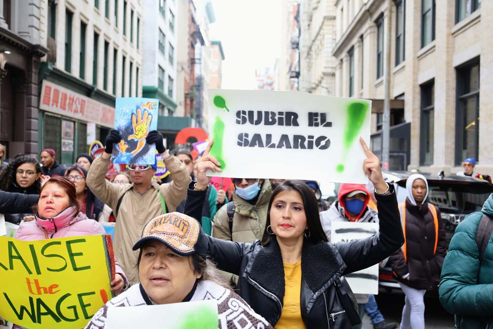 La propuesta de las autoridades es que este a&ntilde;o se aumente el salario m&iacute;nimo en los pr&oacute;ximos a&ntilde;os hasta que llegue a 21,25 d&oacute;lares en la ciudad de Nueva York.
