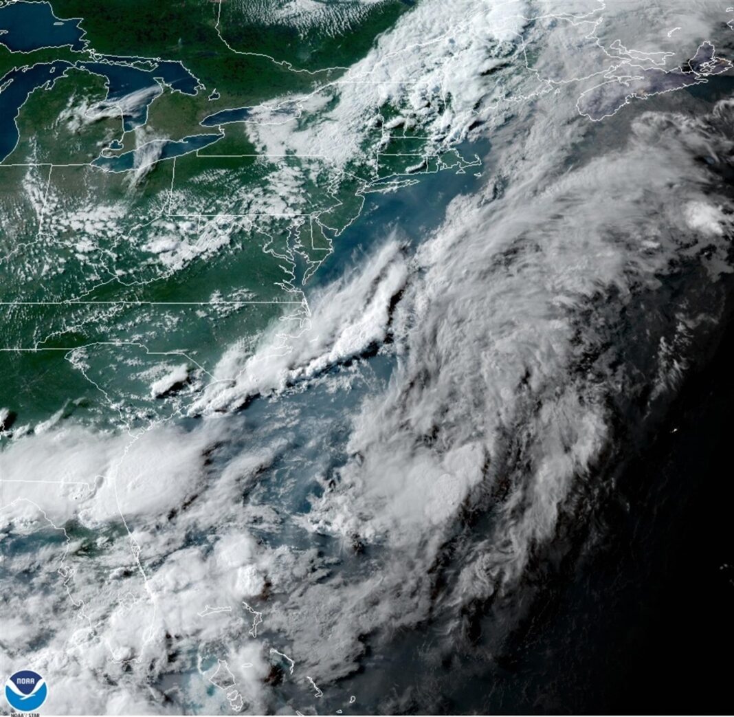 Tormenta El frente frío número 17 y su masa de aire que lo impulsa por el noroeste y oriente de México provocará lluvias de intensas a fuertes en 11 estados mexicanos, informó este sábado el Servicio Meteorológico Nacional (SMN).