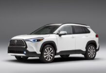 Este pequeño SUV se coloca entre el C-HR más chico y el Toyota RAV4 de mayores dimensiones.
