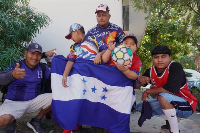 Un grupo de migrantes hondureños Un grupo de migrantes hondureños
