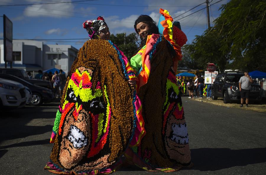 desfile del Festival de Las M&aacute;scaras (2)