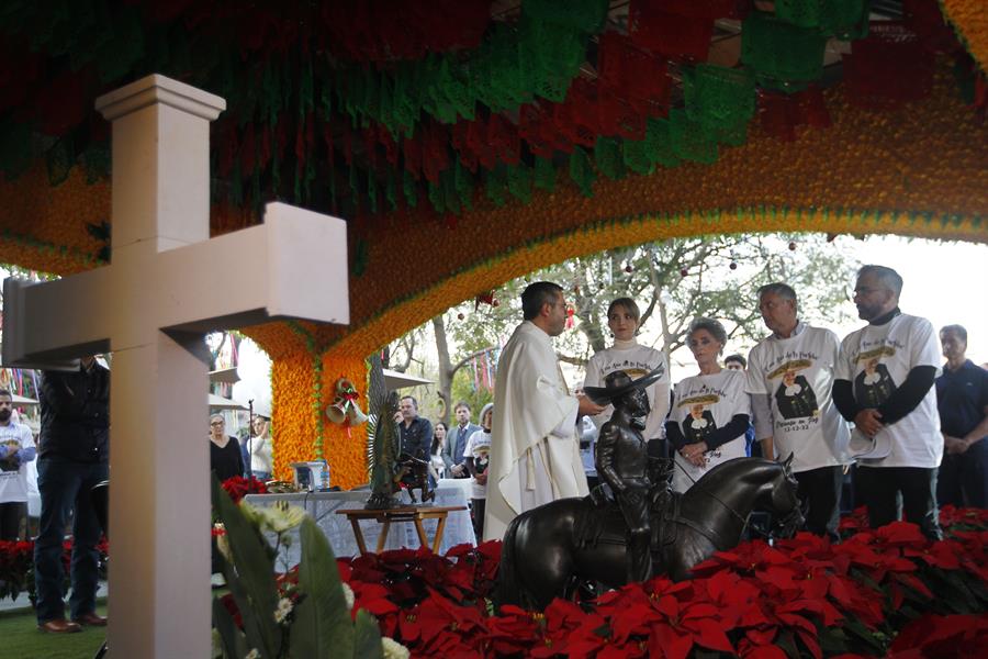 misa por el aniversario luctuoso del cantante de m&uacute;sica regional mexicana Vicente Fern&aacute;ndez (6)