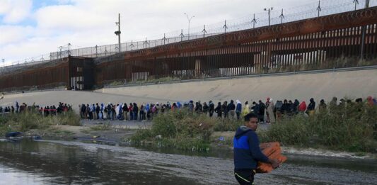 paso de inmigrantes en fronetra