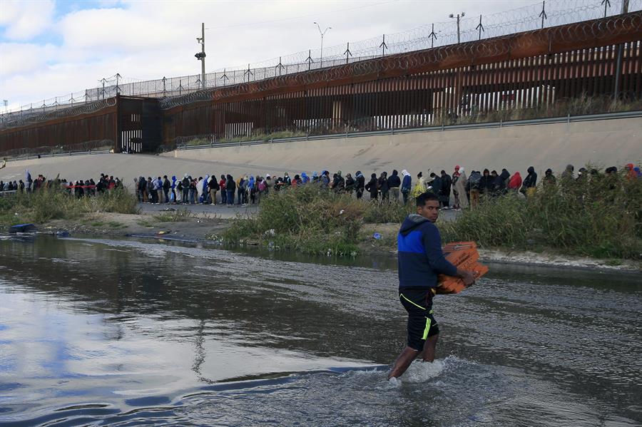 paso de inmigrantes en fronetra