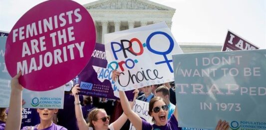 Los detractores del aborto en Estados Unidos advirtieron este viernes que su lucha no terminó con la sentencia del Tribunal Supremo que el pasado junio revocó la protección de ese derecho en todo el país: "No pararemos hasta que el aborto sea algo impensable".
