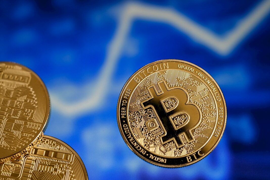 Bitcoin Un juez federal de Miami (EE.UU.) ordenó este viernes que el fundador de la plataforma de intercambio de criptomonedas Bitzlato, Anatoly Legkodymov, detenido esta semana en Miami, sea trasladado a Nueva York para responder en una causa abierta contra él en los tribunales de Brooklyn.