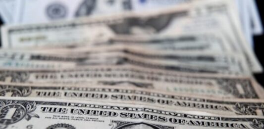 Un boleto vendido en el estado de Maine se ha llevado un premio acumulado de unos 1.350 millones de dólares, uno de los más altos repartidos nunca por las loterías de Estados Unidos, según anunció este sábado la organización del sorteo.