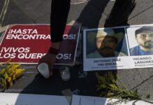 Familiares de defensores de DDHH desaparecidos en México llaman a la acción Familiares y amigos de Ricardo Lagunes y del activista y del comunero Antonio Díaz, participan en una manifestación (1)