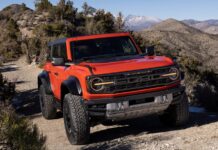 El Ford Bronco goza de un excelente momento. En su sexta generación, el fabricante no da abasto a satisfacer la demanda, y con la introducción del Raptor, el “superhéroe” de la familia, no parece tener un cercano fin la “fiebre Bronco”.