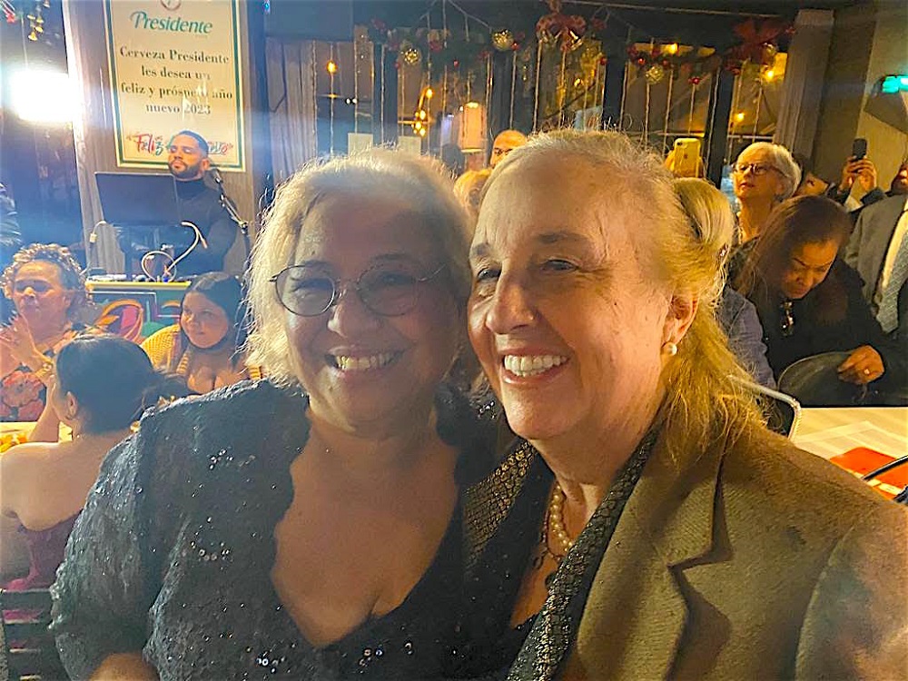 La concejal Gail Brewer, expresidente del Condado de Manhattan tambi&eacute;n asisti&oacute; al evento en el cual se reconoci&oacute; a su buen amigo Don Jaime Lucero. En la gr&aacute;fica junto a la anfitriona, Dona Maria Khury, principal de Citivents.